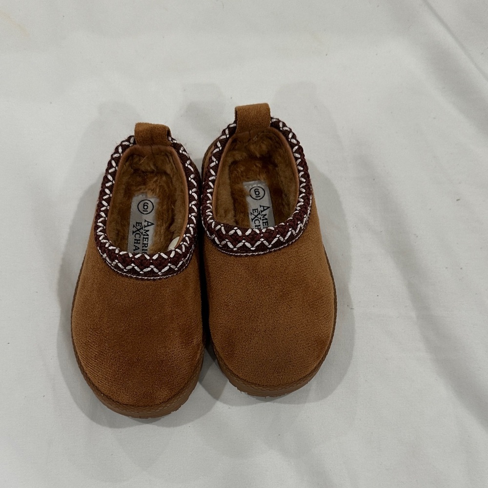 American Exchange Kids Tan Slip-On Fleece-Lined Slippers